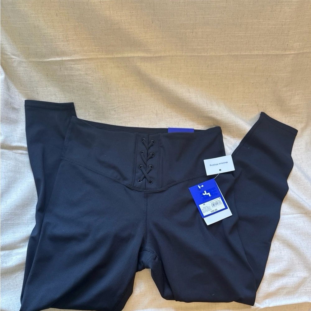 Black Leggings with Adjustable Waistband and Ankle Length
